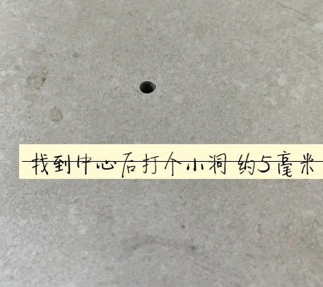 市中瓷砖空鼓维修公司专业解答在瓷砖铺贴过程中，如果砂料搅拌不均匀，将会带来以下问题